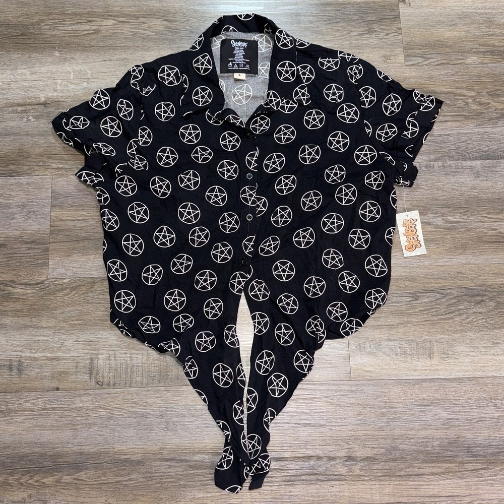 NWT Hot Topic Black Pentagram Tie-Front Woven Button-Up Shirt Womens Large